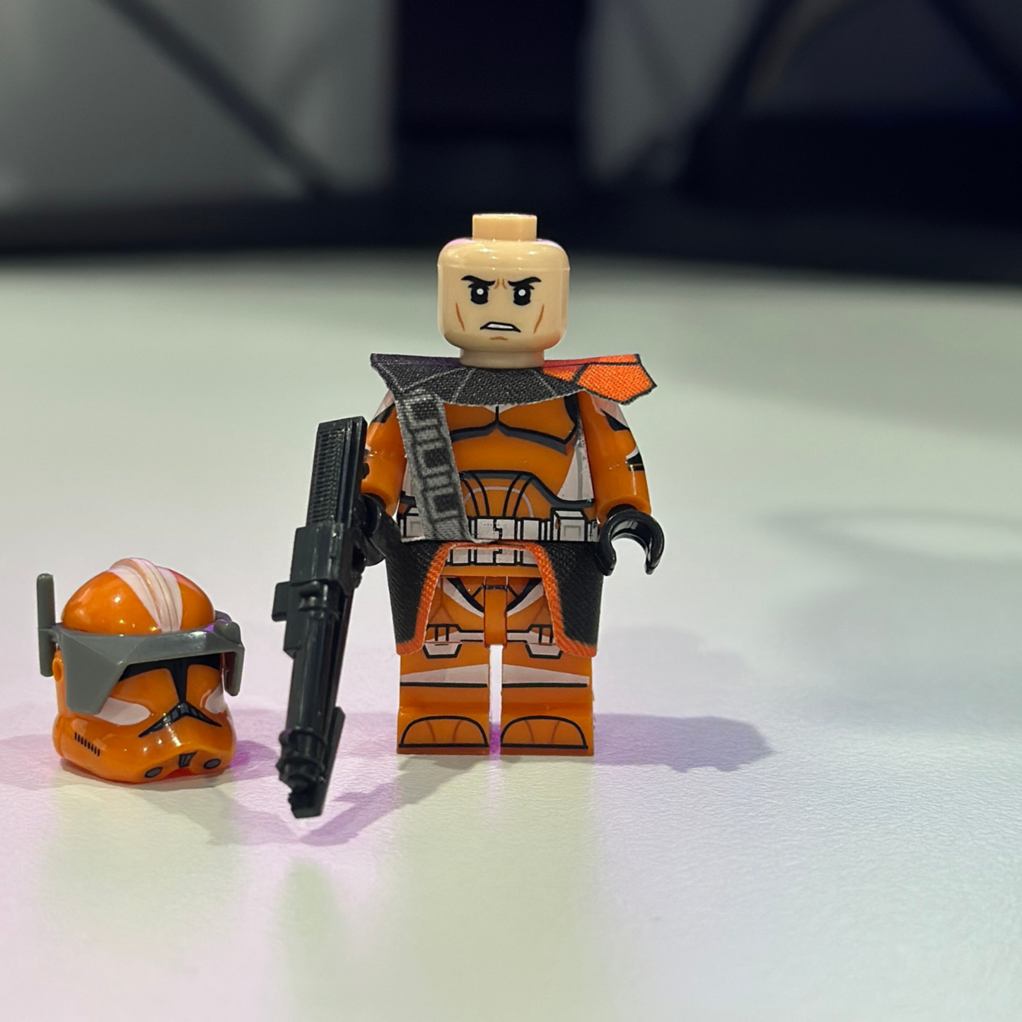 Star Wars Captain Invert Clone Trooper Minifigure - 212th Battalion